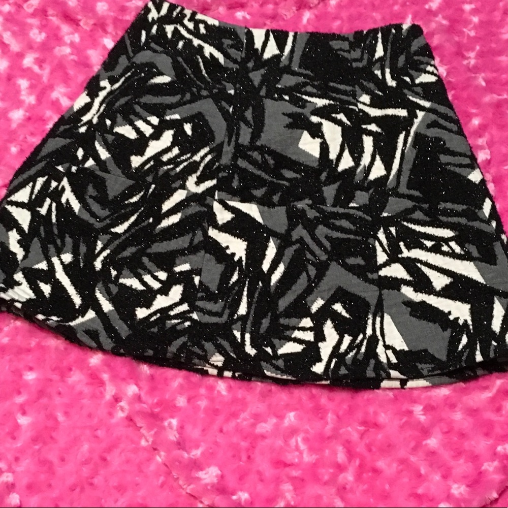 Zara Basics Textured mini skirt Sz Small Black